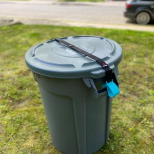 SideArm – Trash Can Lock for Round Bins (Side Handle Garbage Cans, No Hinges)